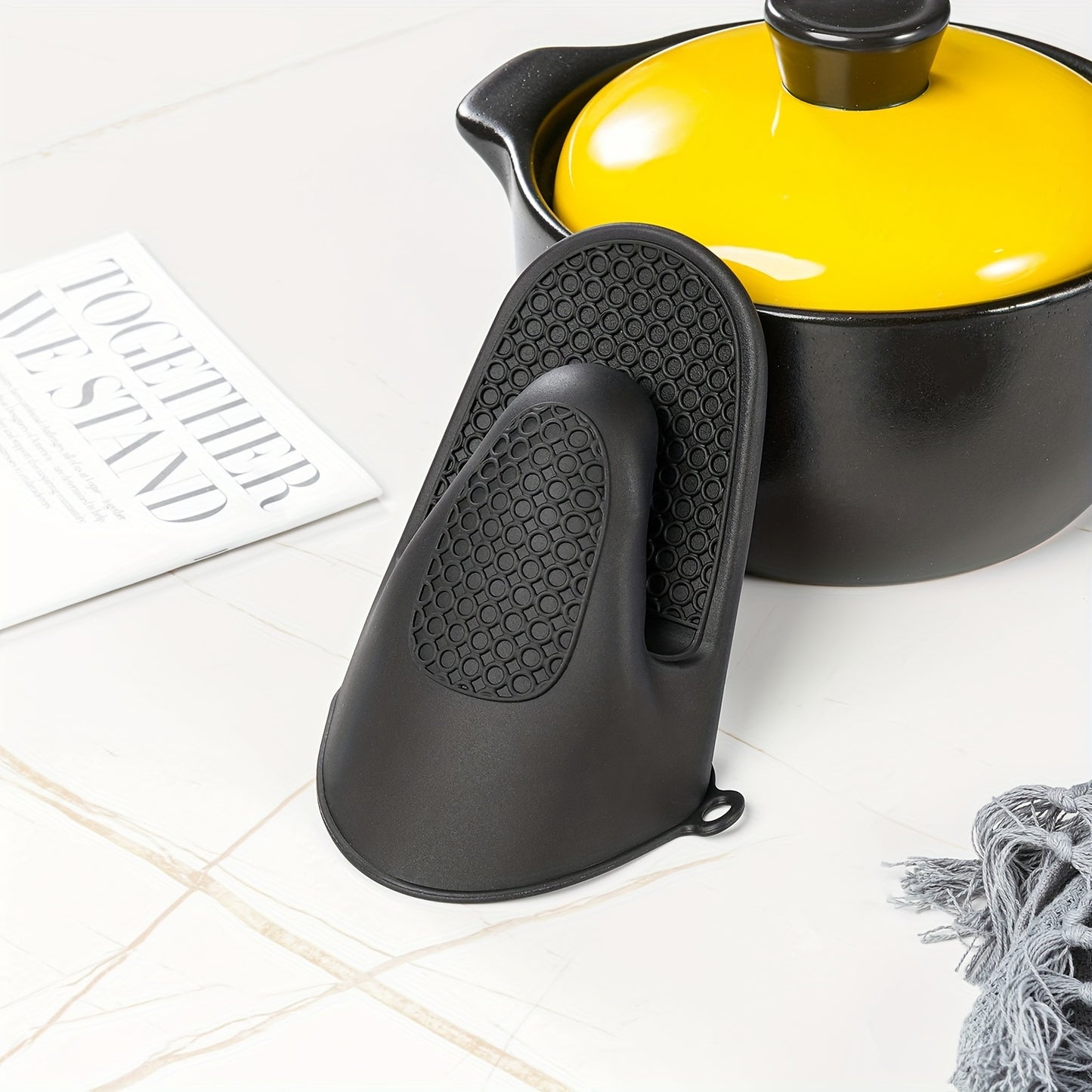 2pcs Silicone Oven Mitts - Heat Resistant BBQ Gloves for Cooking, Baking & Grilling, Non-Slip Grip with Honeycomb Pattern, Black, Red, Purple, Available in Packs of 2, Kitchen Safety Gloves | Textured Kitchenware