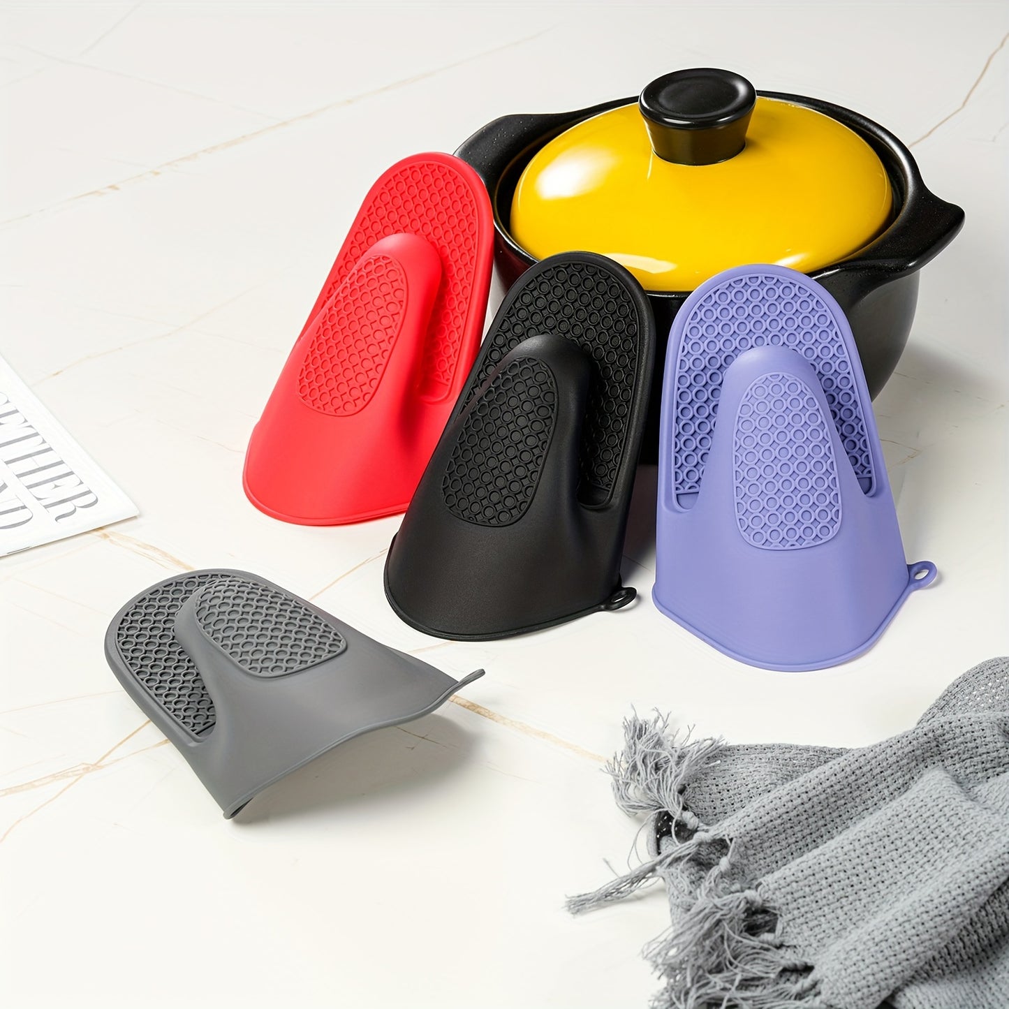 2pcs Silicone Oven Mitts - Heat Resistant BBQ Gloves for Cooking, Baking & Grilling, Non-Slip Grip with Honeycomb Pattern, Black, Red, Purple, Available in Packs of 2, Kitchen Safety Gloves | Textured Kitchenware