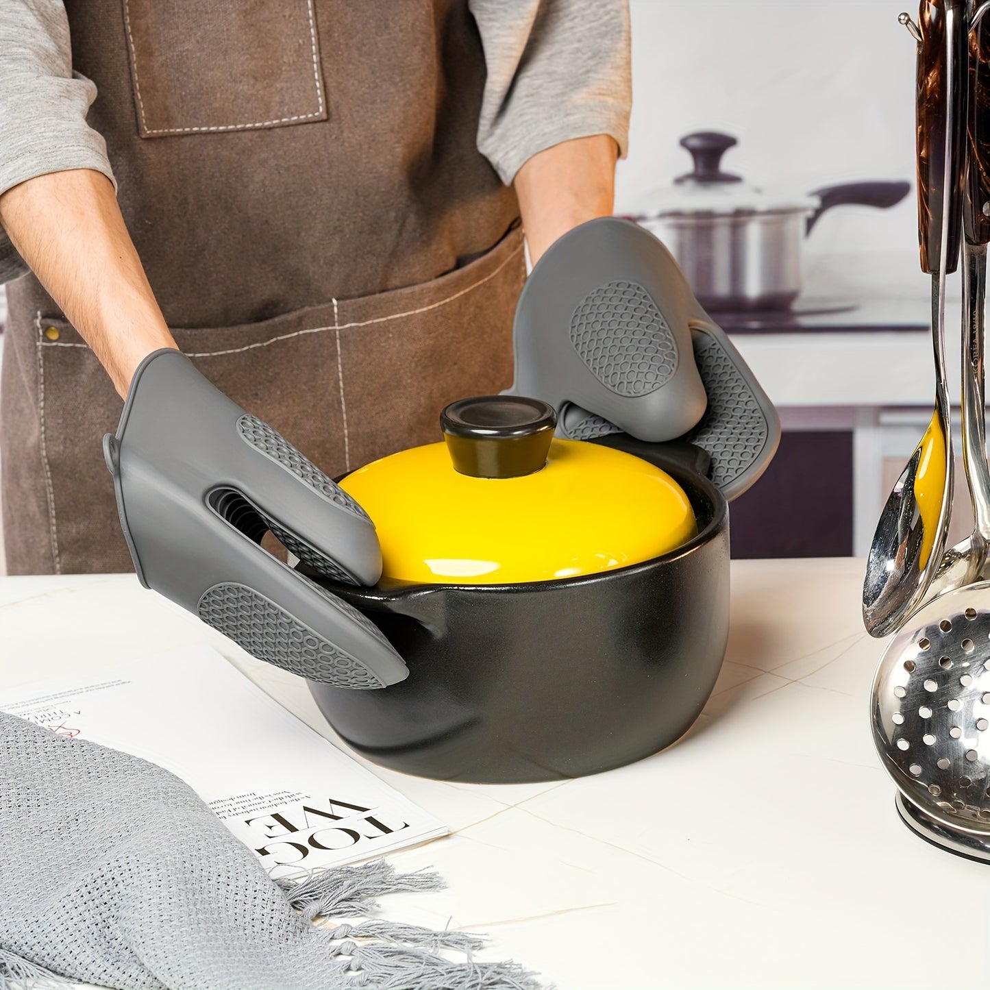 2pcs Silicone Oven Mitts - Heat Resistant BBQ Gloves for Cooking, Baking & Grilling, Non-Slip Grip with Honeycomb Pattern, Black, Red, Purple, Available in Packs of 2, Kitchen Safety Gloves | Textured Kitchenware